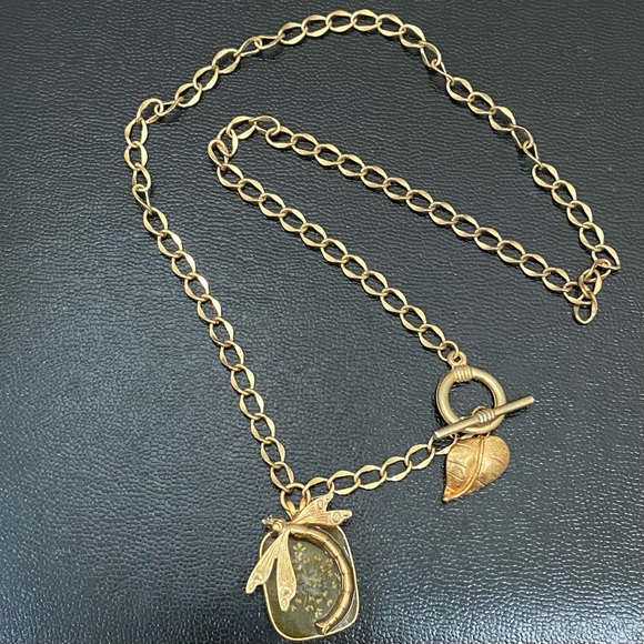 Unsigned Handmade Pressed Flower Resin Dragonfly Pendant Gold-tone Necklace - Picture 10 of 13